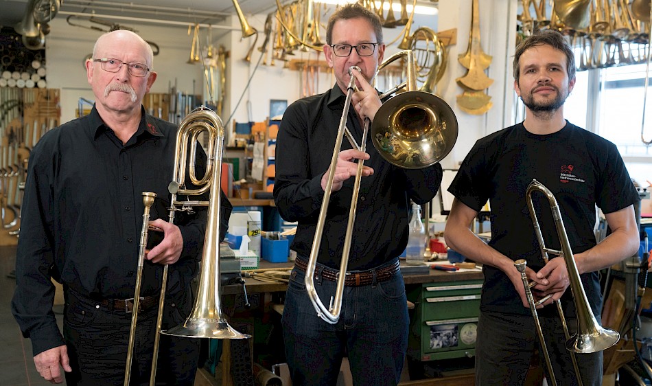 Nachbauten deutscher Posaunen der Firma Egger in Basel. Von links: Rainer Egger mit Tenorbassposaune, Ian Bousfield mit Tenorposaune und Alex Schölkopf mit Altposaune.