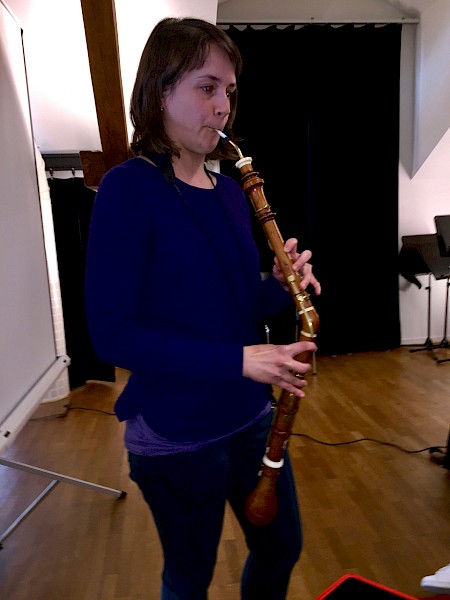 Maria Raffaele spielt das Englischhorn von Koch, das passende Rohrblatt hat sie entwickelt.