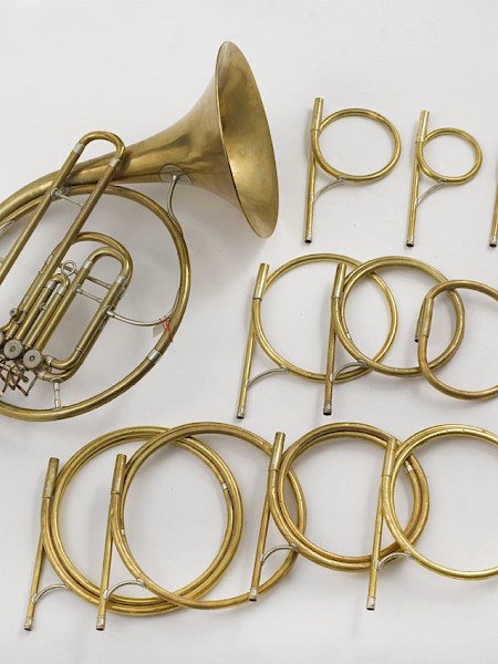 Horn von Jacques Couturier, Lyon um 1870, 10 Aufsteckbögen, 3 Ventile